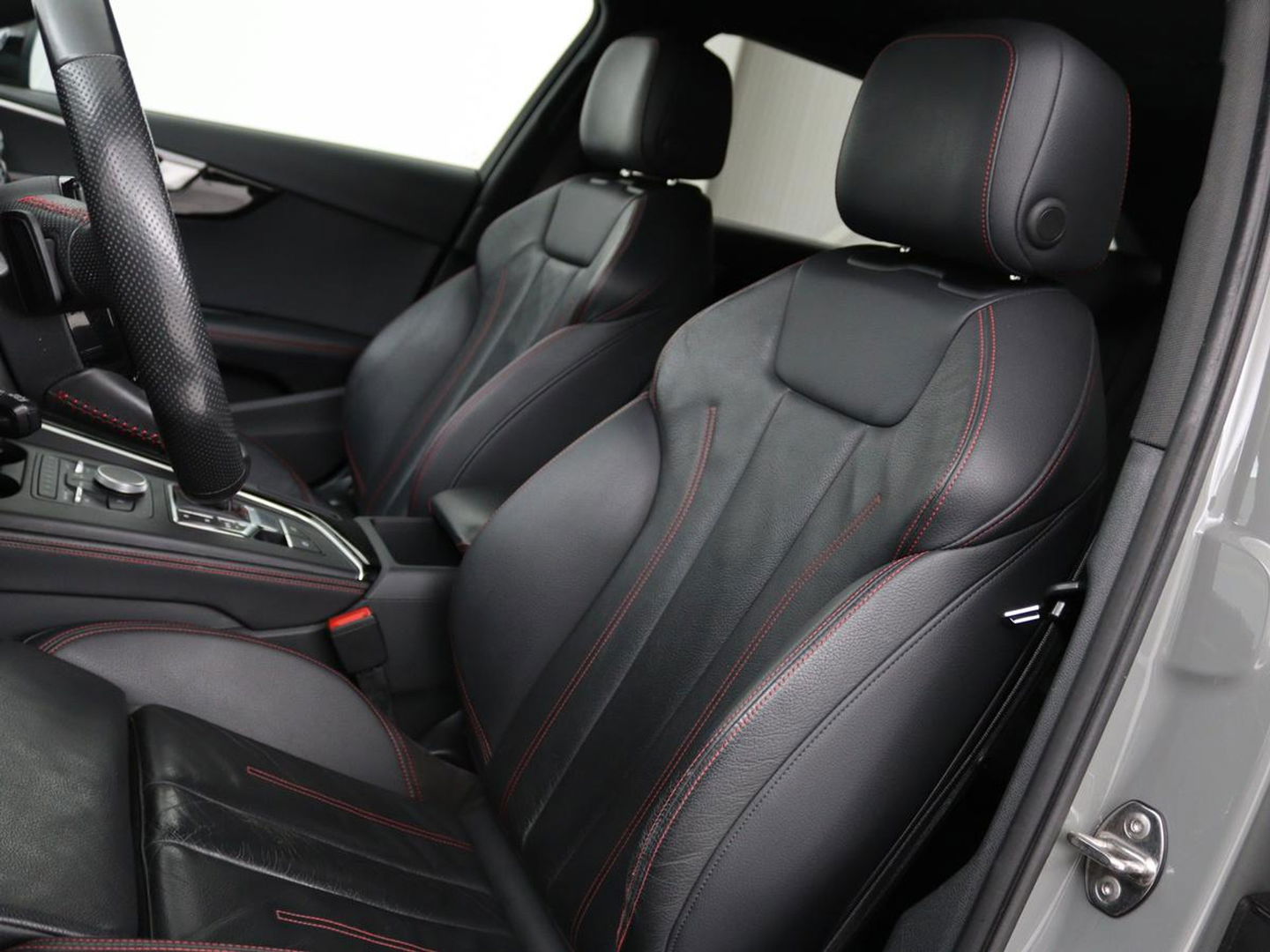 Audi A4 Avant 1.4 TFSI Sport S line black edition | Sfeerverlichting | Automaat | Navi | Cruise Control | Leder | LMV 19 |