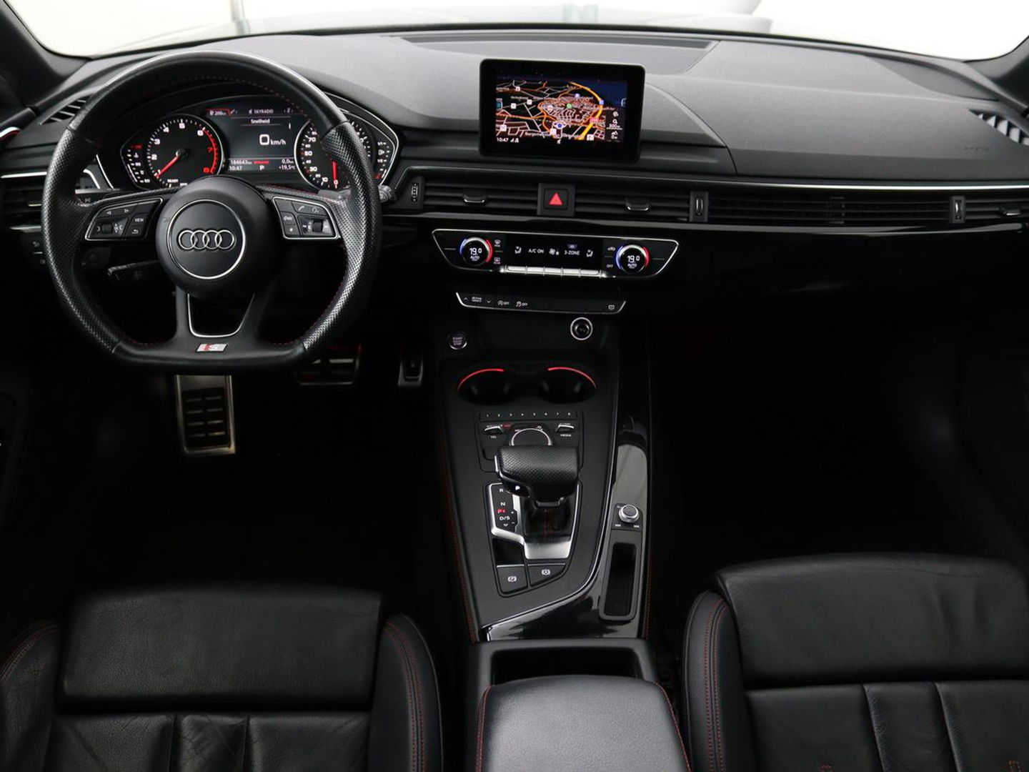 Audi A4 Avant 1.4 TFSI Sport S line black edition | Sfeerverlichting | Automaat | Navi | Cruise Control | Leder | LMV 19 |