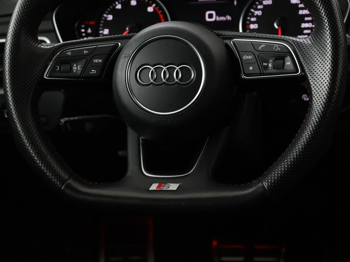 Audi A4 Avant 1.4 TFSI Sport S line black edition | Sfeerverlichting | Automaat | Navi | Cruise Control | Leder | LMV 19 |