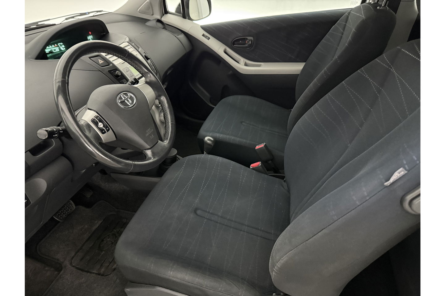 Toyota Yaris 1.3 VVTi Sol MMT | APK tot 11-2025 | Automaat Airco Elektrpakket Radio