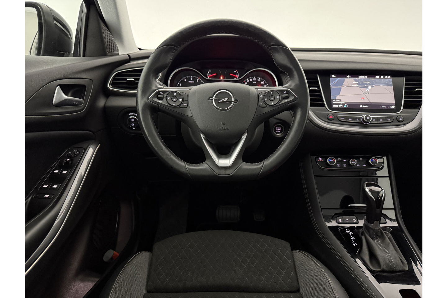 Opel Grandland X 1.2 Turbo Ultimate Pano View LED Camera Carplay Trekhaak Navi Clima Cruise 18"LMV PDC
