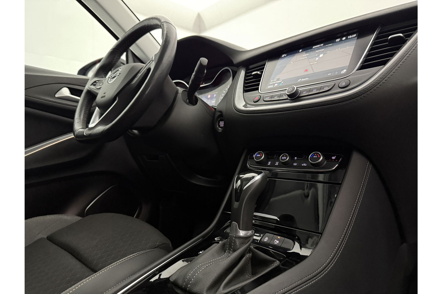 Opel Grandland X 1.2 Turbo Ultimate Pano View LED Camera Carplay Trekhaak Navi Clima Cruise 18"LMV PDC