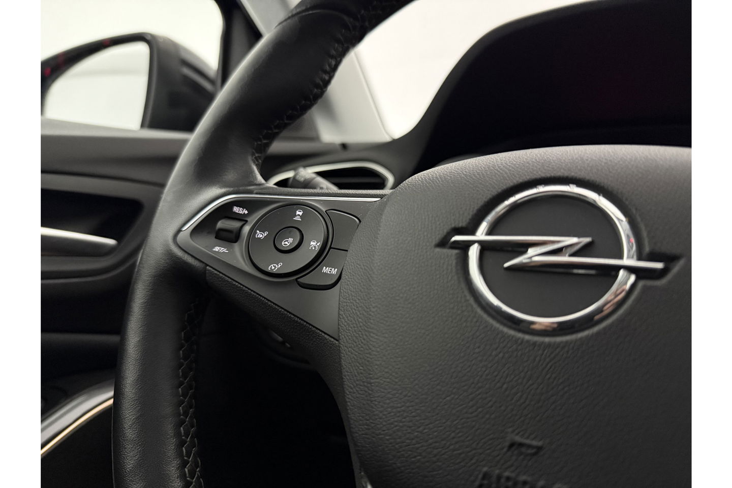 Opel Grandland X 1.2 Turbo Ultimate Pano View LED Camera Carplay Trekhaak Navi Clima Cruise 18"LMV PDC