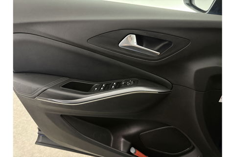 Opel Grandland X 1.2 Turbo Ultimate Pano View LED Camera Carplay Trekhaak Navi Clima Cruise 18"LMV PDC
