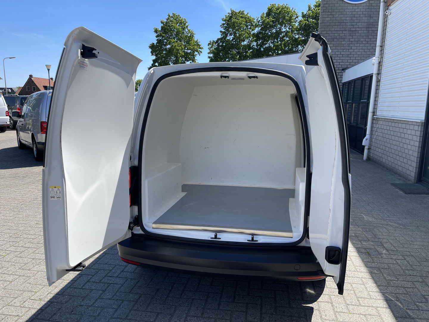 Volkswagen Caddy 2.0 TDI L1H1 BMT Economy Business / koeltransport / geïsoleerde laadruimte / geen koelmotor / airco / cruise / euro 6 diesel / bpm vrij / rijklaar € 12.950 ex btw