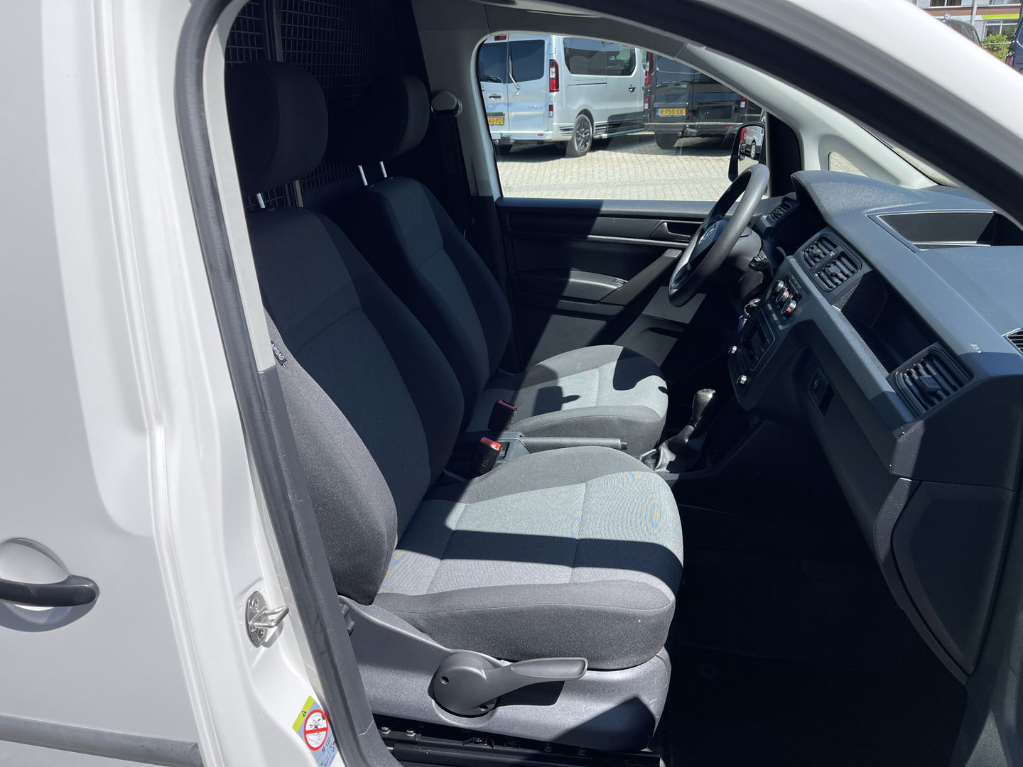 Volkswagen Caddy 2.0 TDI L1H1 BMT Economy Business / koeltransport / geïsoleerde laadruimte / geen koelmotor / airco / cruise / euro 6 diesel / bpm vrij / rijklaar € 12.950 ex btw
