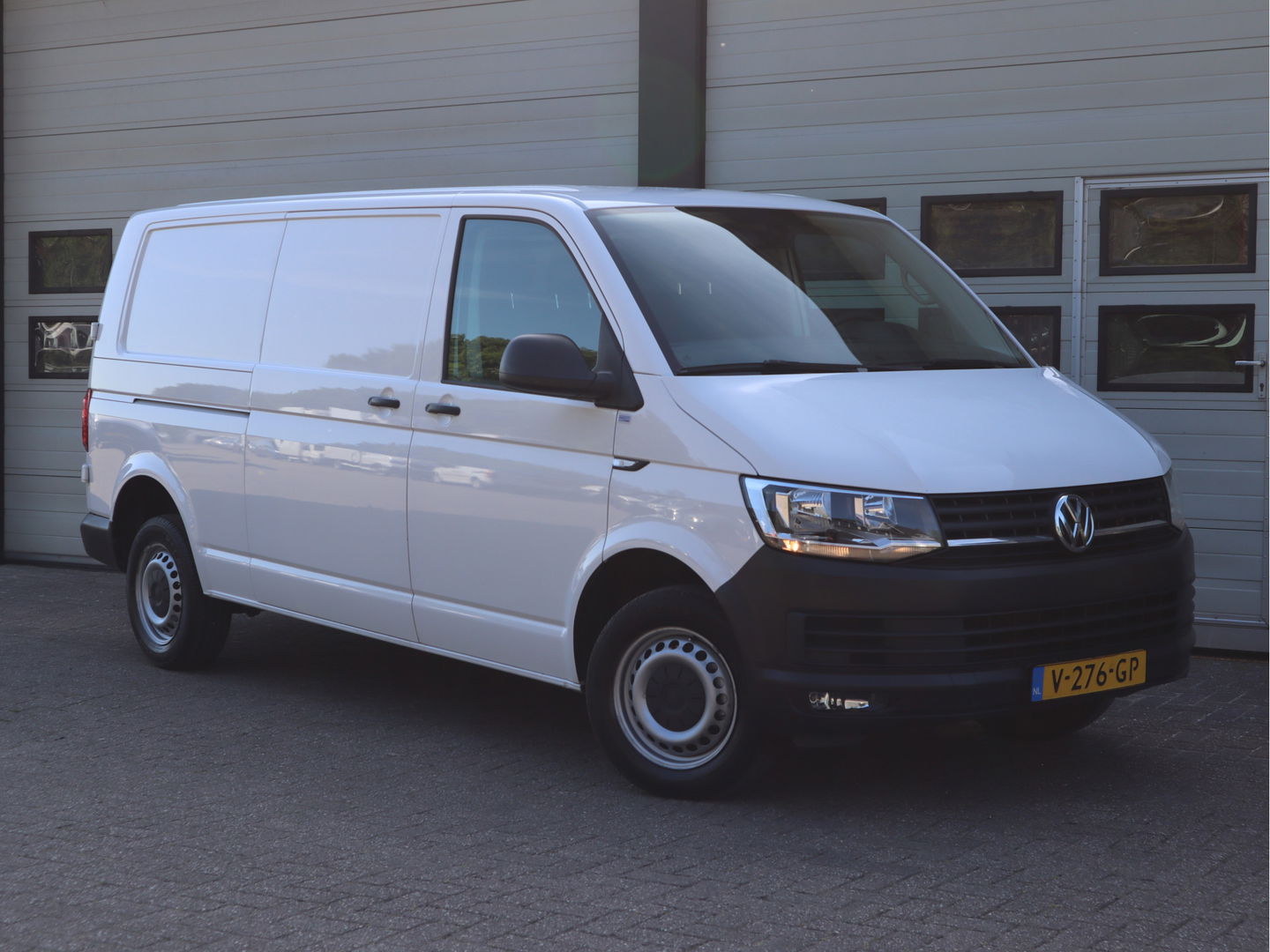 Volkswagen Transporter 2.0 TDI 150pk Euro 6 Automaat L2 Lang - Airco - Trekhaak