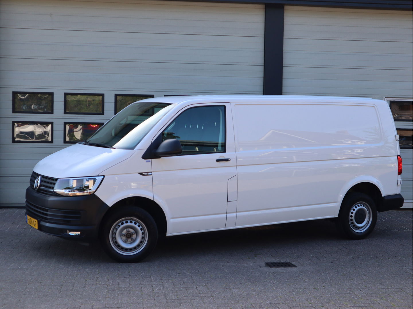 Volkswagen Transporter 2.0 TDI 150pk Euro 6 Automaat L2 Lang - Airco - Trekhaak