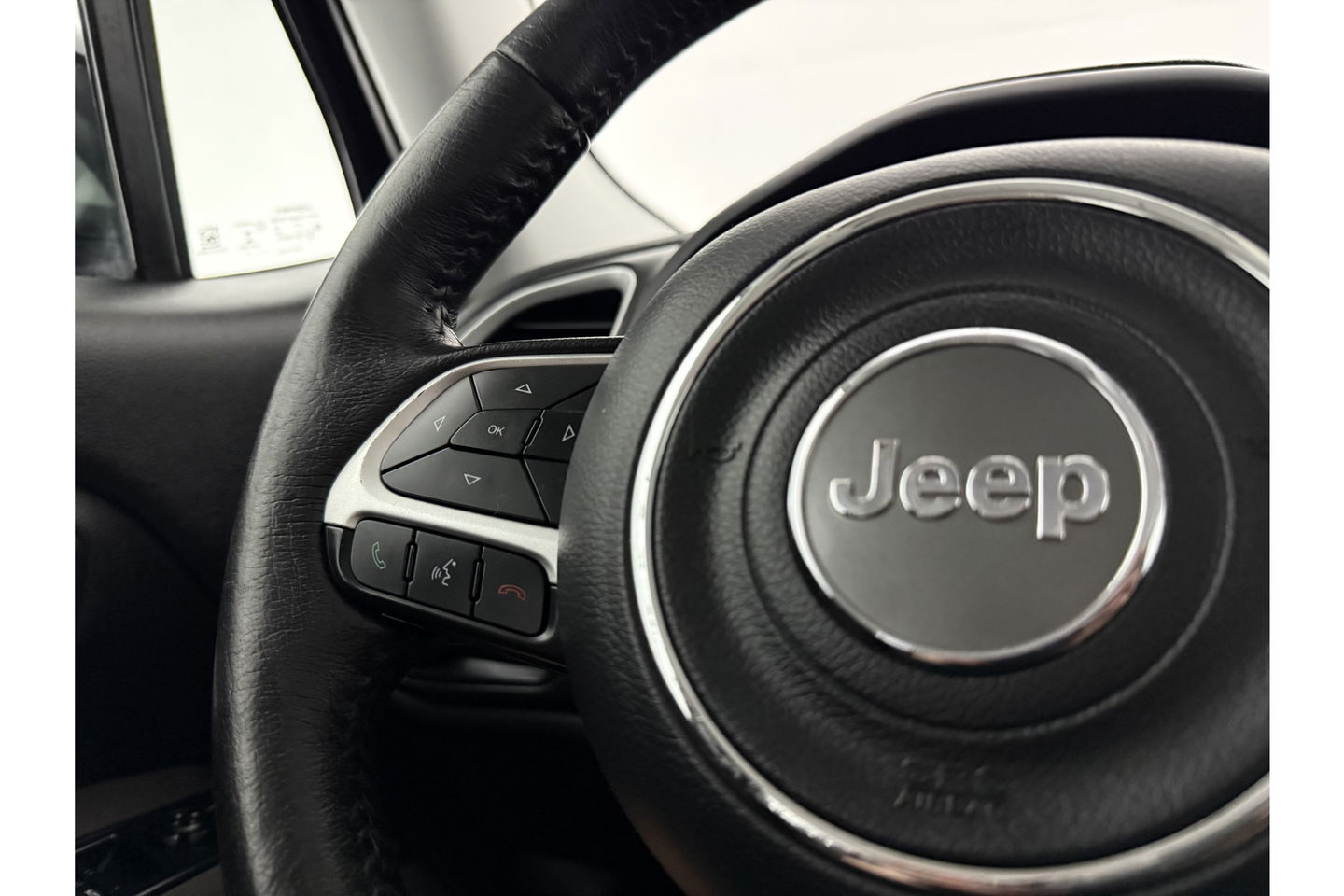 Jeep Renegade 1.4 MultiAir 141PK Airco Cruise Navi PDC 17"LMV Stoel/Stuurverwarming