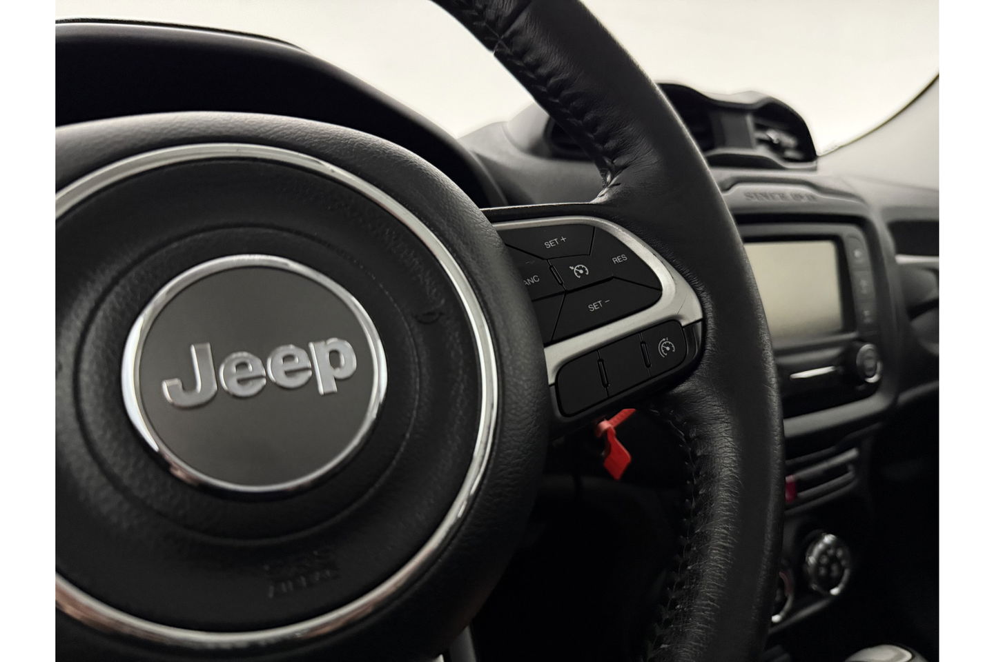 Jeep Renegade 1.4 MultiAir 141PK Airco Cruise Navi PDC 17"LMV Stoel/Stuurverwarming