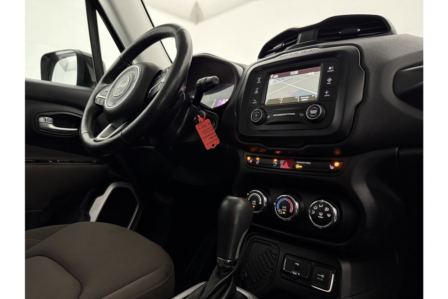 Jeep Renegade 1.4 MultiAir 141PK Airco Cruise Navi PDC 17"LMV Stoel/Stuurverwarming