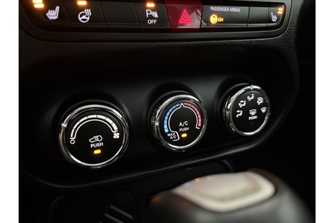 Jeep Renegade 1.4 MultiAir 141PK Airco Cruise Navi PDC 17"LMV Stoel/Stuurverwarming