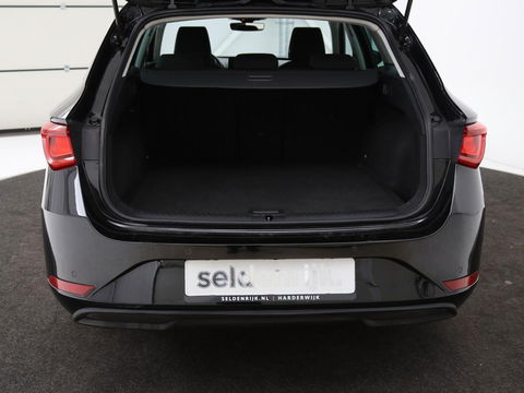 SEAT Leon 1.5 eTSI Style | Stoel & stuurverwarming | Carplay | Navigatie | Full LED | Climate control | Parkeerhulp | Cruise control