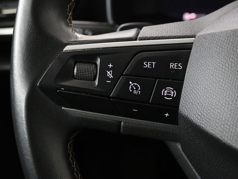 SEAT Leon 1.5 eTSI Style | Stoel & stuurverwarming | Carplay | Navigatie | Full LED | Climate control | Parkeerhulp | Cruise control