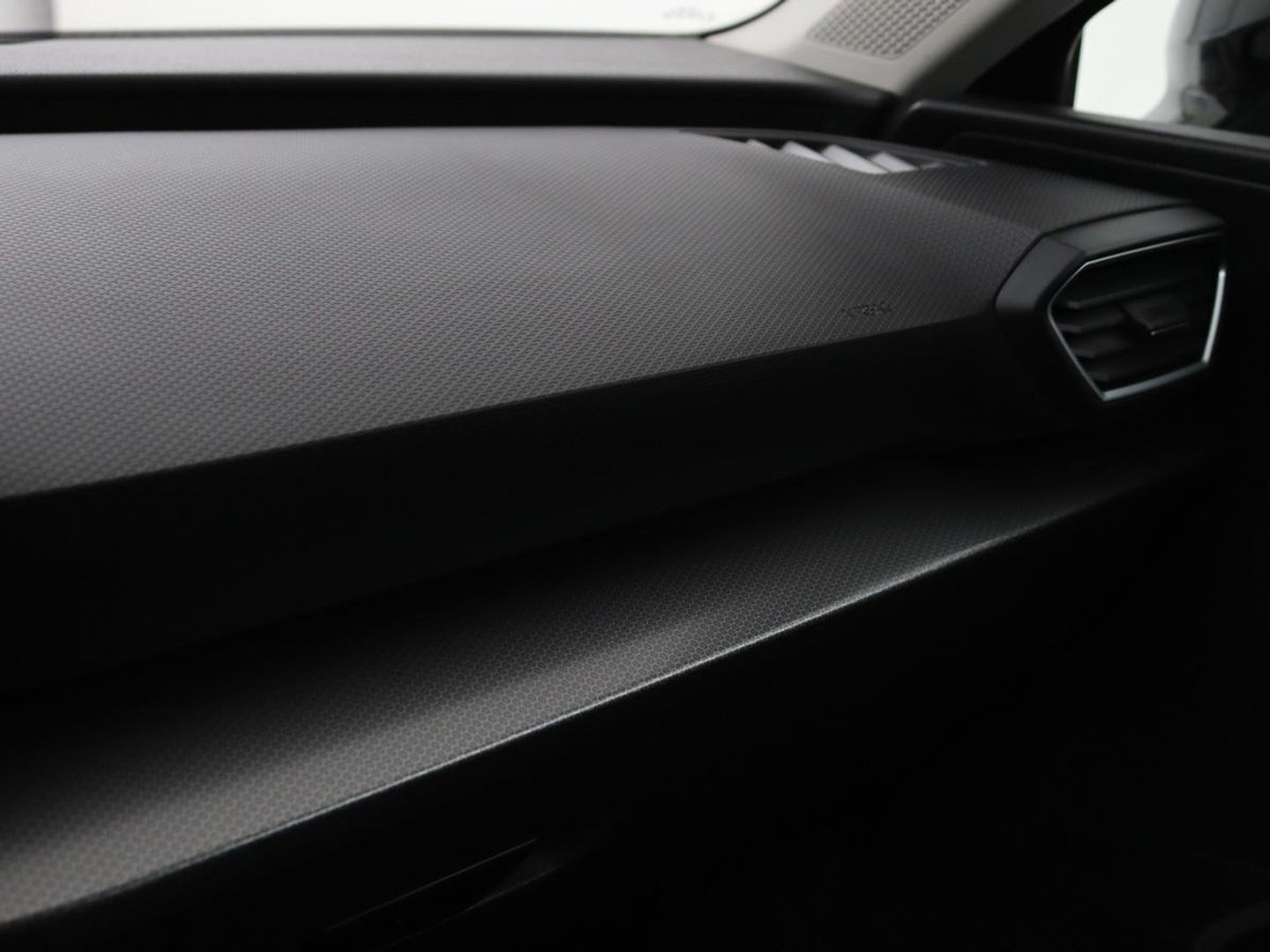 SEAT Leon 1.5 eTSI Style | Stoel & stuurverwarming | Carplay | Navigatie | Full LED | Climate control | Parkeerhulp | Cruise control