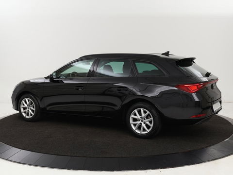 SEAT Leon 1.5 eTSI Style | Stoel & stuurverwarming | Carplay | Navigatie | Full LED | Climate control | Parkeerhulp | Cruise control