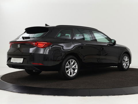 SEAT Leon 1.5 eTSI Style | Stoel & stuurverwarming | Carplay | Navigatie | Full LED | Climate control | Parkeerhulp | Cruise control