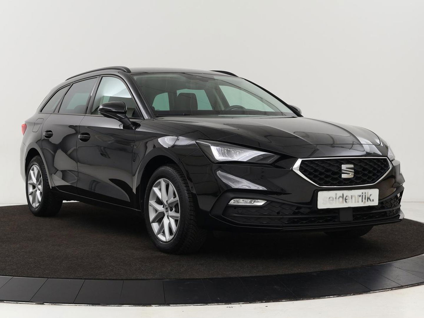 SEAT Leon 1.5 eTSI Style | Stoel & stuurverwarming | Carplay | Navigatie | Full LED | Climate control | Parkeerhulp | Cruise control
