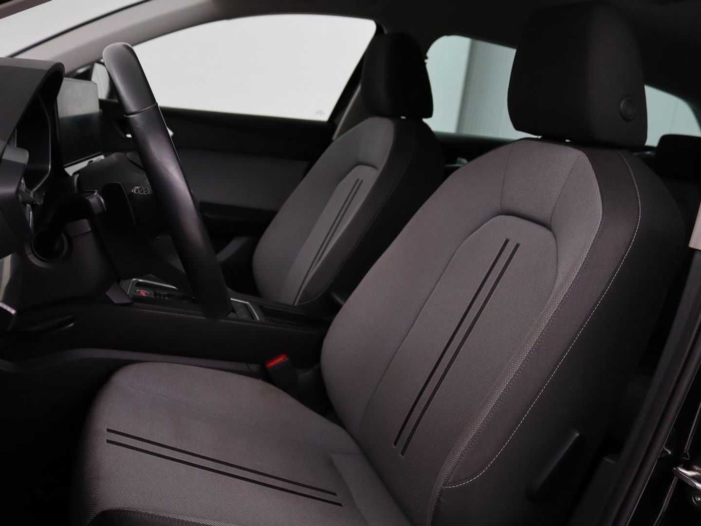 SEAT Leon 1.5 eTSI Style | Stoel & stuurverwarming | Carplay | Navigatie | Full LED | Climate control | Parkeerhulp | Cruise control