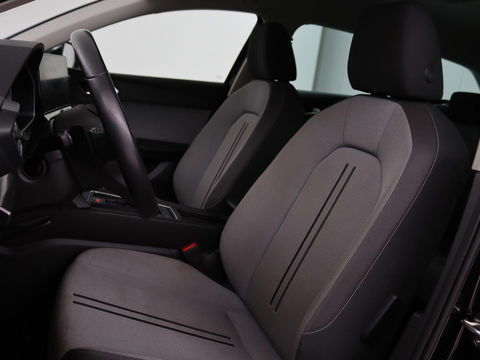 SEAT Leon 1.5 eTSI Style | Stoel & stuurverwarming | Carplay | Navigatie | Full LED | Climate control | Parkeerhulp | Cruise control
