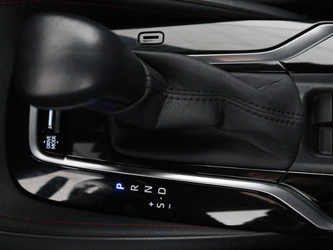 Toyota Corolla 2.0 Hybrid GR-Sport | Stoel & stuurverwarming | Camera | Adaptive cruise | Sportstoelen | Park Assist | Half leder | Full LED | Keyless