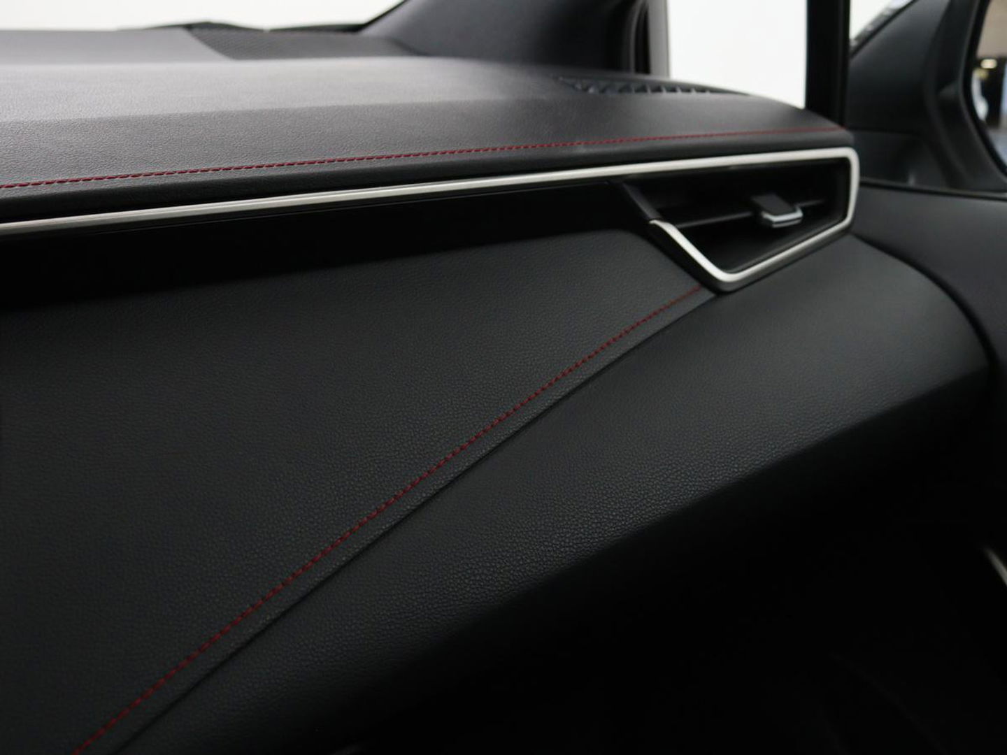 Toyota Corolla 2.0 Hybrid GR-Sport | Stoel & stuurverwarming | Camera | Adaptive cruise | Sportstoelen | Park Assist | Half leder | Full LED | Keyless
