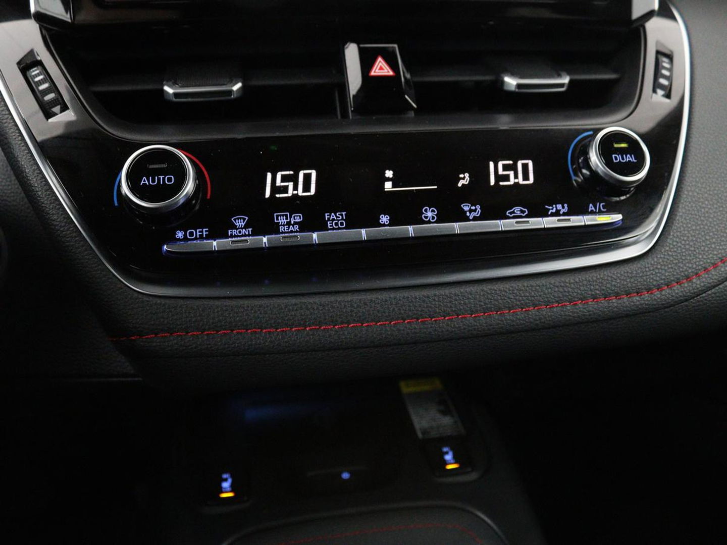 Toyota Corolla 2.0 Hybrid GR-Sport | Stoel & stuurverwarming | Camera | Adaptive cruise | Sportstoelen | Park Assist | Half leder | Full LED | Keyless