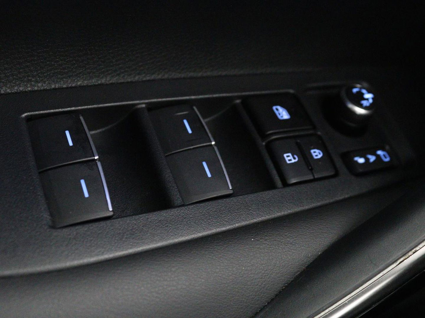 Toyota Corolla 2.0 Hybrid GR-Sport | Stoel & stuurverwarming | Camera | Adaptive cruise | Sportstoelen | Park Assist | Half leder | Full LED | Keyless