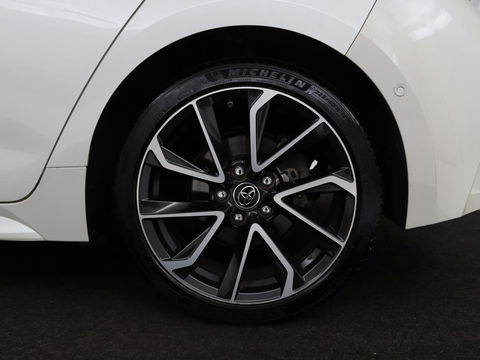Toyota Corolla 2.0 Hybrid GR-Sport | Stoel & stuurverwarming | Camera | Adaptive cruise | Sportstoelen | Park Assist | Half leder | Full LED | Keyless