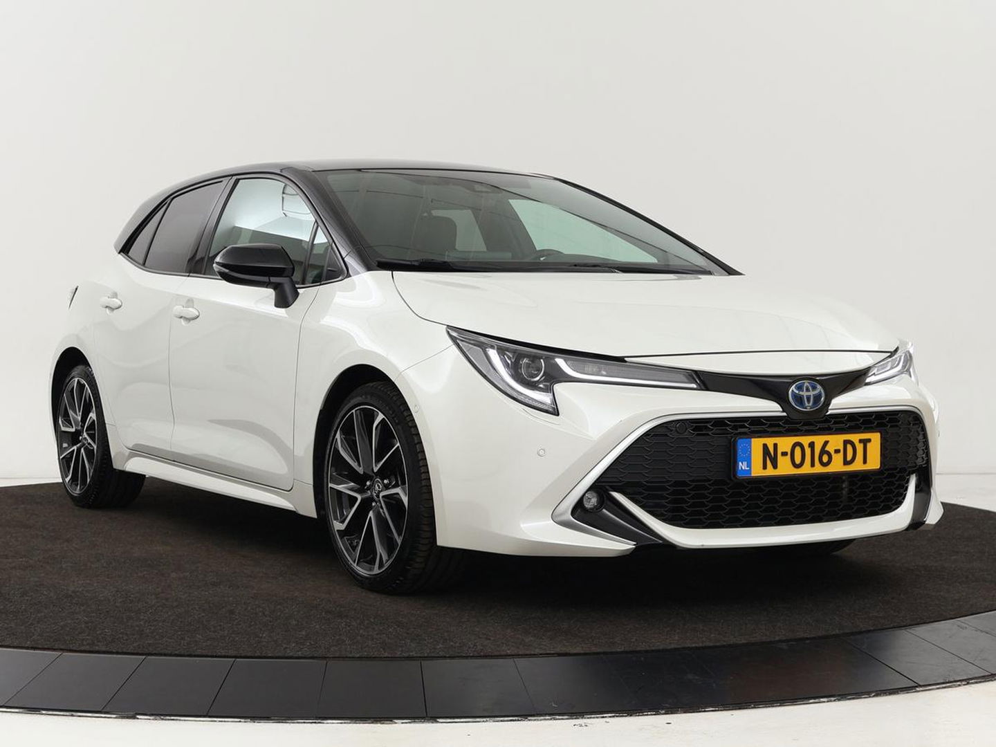 Toyota Corolla 2.0 Hybrid GR-Sport | Stoel & stuurverwarming | Camera | Adaptive cruise | Sportstoelen | Park Assist | Half leder | Full LED | Keyless