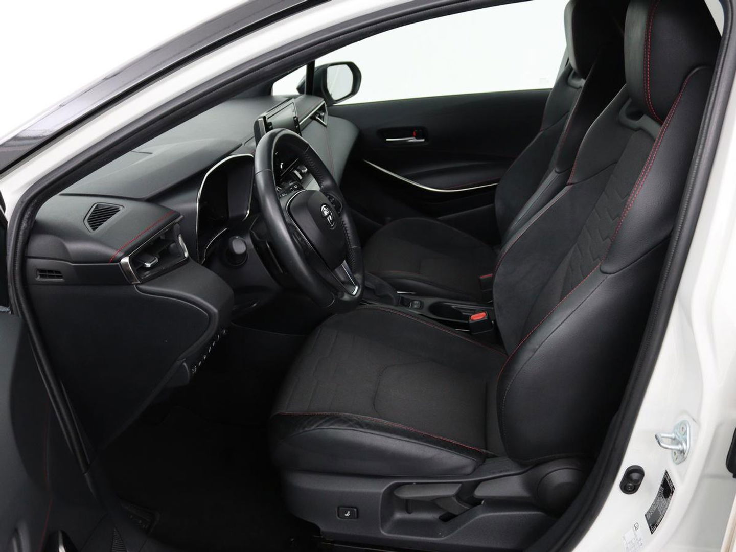 Toyota Corolla 2.0 Hybrid GR-Sport | Stoel & stuurverwarming | Camera | Adaptive cruise | Sportstoelen | Park Assist | Half leder | Full LED | Keyless