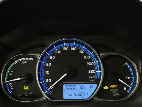 Toyota Yaris 1.5 Hybrid Aspiration | Trekhaak | Camera | Climate control | Cruise control | Bluetooth | LED
