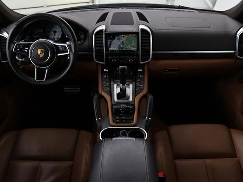 Porsche Cayenne 3.0 S E-Hybrid | Panoramadak | Stoelventilatie | Camera | Memory | Leder | BOSE Surround | Stuurverwarming | Keyless | Luchtvering | Trekhaak | Navigatie | Xenon