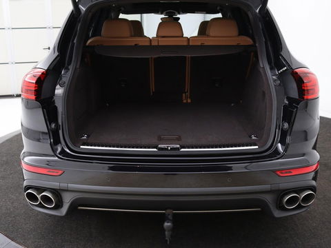 Porsche Cayenne 3.0 S E-Hybrid | Panoramadak | Stoelventilatie | Camera | Memory | Leder | BOSE Surround | Stuurverwarming | Keyless | Luchtvering | Trekhaak | Navigatie | Xenon