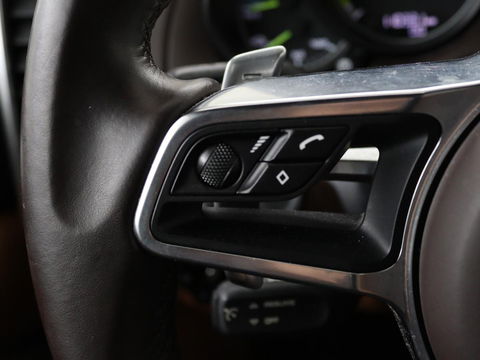 Porsche Cayenne 3.0 S E-Hybrid | Panoramadak | Stoelventilatie | Camera | Memory | Leder | BOSE Surround | Stuurverwarming | Keyless | Luchtvering | Trekhaak | Navigatie | Xenon