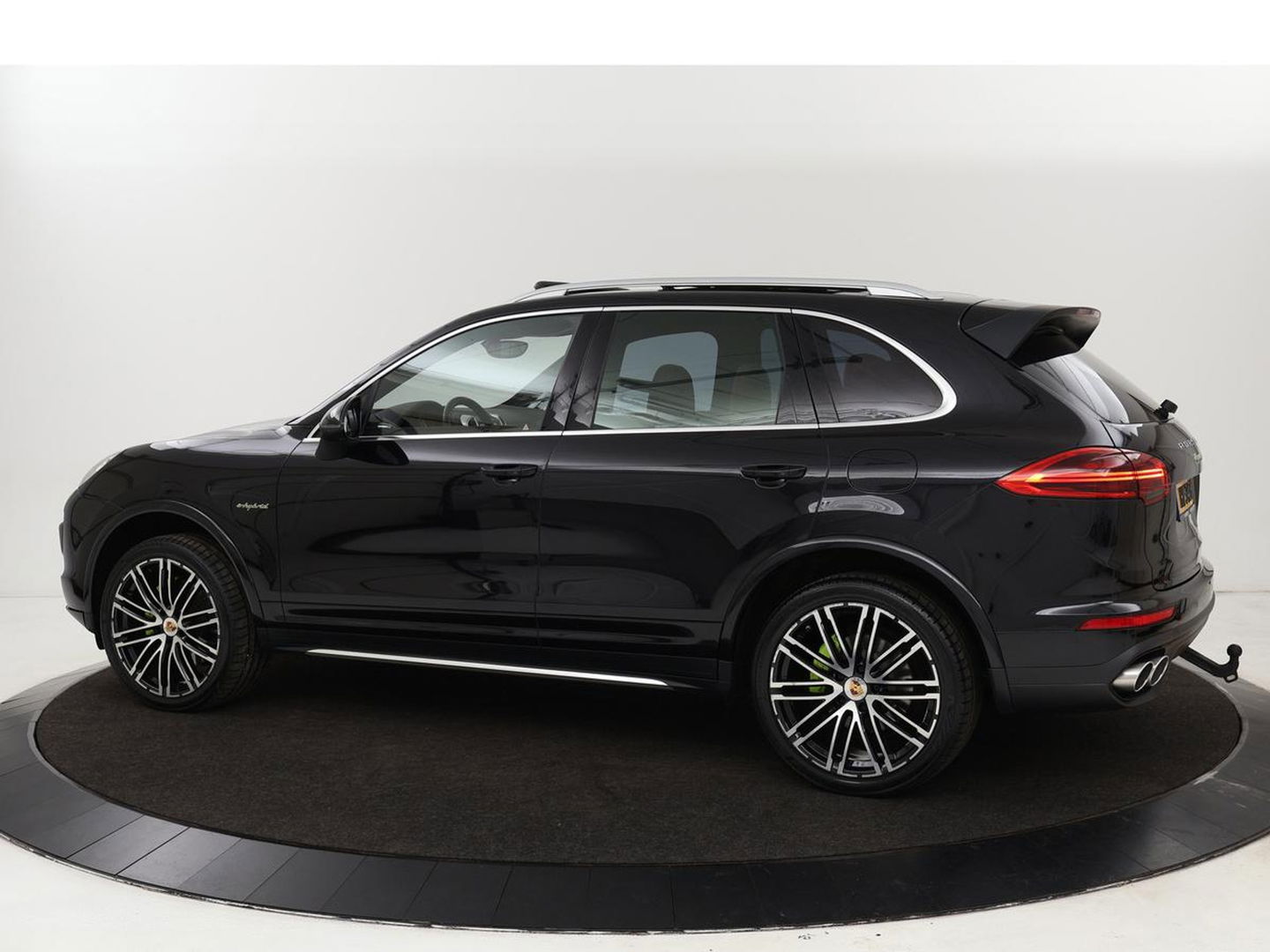 Porsche Cayenne 3.0 S E-Hybrid | Panoramadak | Stoelventilatie | Camera | Memory | Leder | BOSE Surround | Stuurverwarming | Keyless | Luchtvering | Trekhaak | Navigatie | Xenon