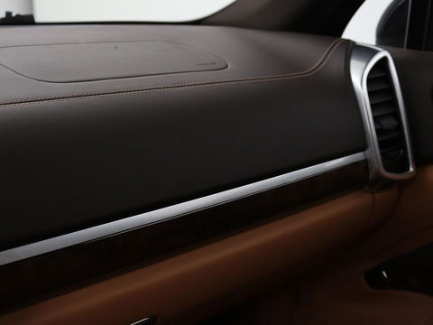 Porsche Cayenne 3.0 S E-Hybrid | Panoramadak | Stoelventilatie | Camera | Memory | Leder | BOSE Surround | Stuurverwarming | Keyless | Luchtvering | Trekhaak | Navigatie | Xenon