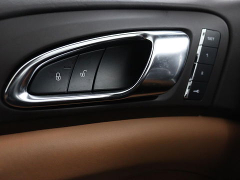 Porsche Cayenne 3.0 S E-Hybrid | Panoramadak | Stoelventilatie | Camera | Memory | Leder | BOSE Surround | Stuurverwarming | Keyless | Luchtvering | Trekhaak | Navigatie | Xenon