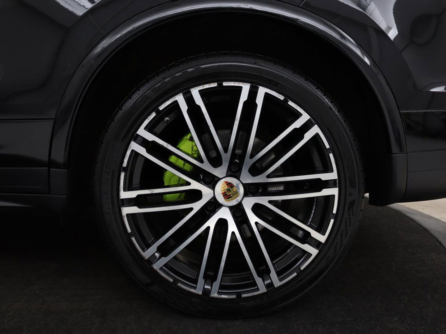 Porsche Cayenne 3.0 S E-Hybrid | Panoramadak | Stoelventilatie | Camera | Memory | Leder | BOSE Surround | Stuurverwarming | Keyless | Luchtvering | Trekhaak | Navigatie | Xenon