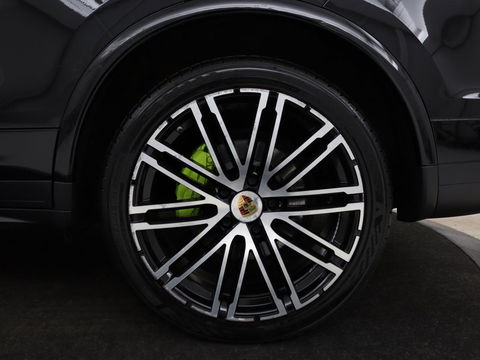 Porsche Cayenne 3.0 S E-Hybrid | Panoramadak | Stoelventilatie | Camera | Memory | Leder | BOSE Surround | Stuurverwarming | Keyless | Luchtvering | Trekhaak | Navigatie | Xenon