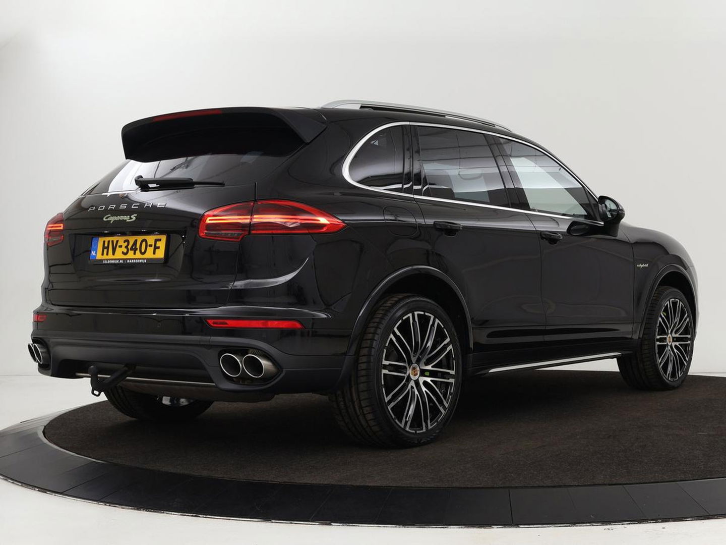 Porsche Cayenne 3.0 S E-Hybrid | Panoramadak | Stoelventilatie | Camera | Memory | Leder | BOSE Surround | Stuurverwarming | Keyless | Luchtvering | Trekhaak | Navigatie | Xenon