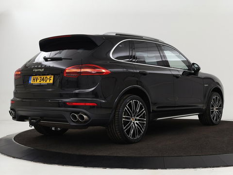 Porsche Cayenne 3.0 S E-Hybrid | Panoramadak | Stoelventilatie | Camera | Memory | Leder | BOSE Surround | Stuurverwarming | Keyless | Luchtvering | Trekhaak | Navigatie | Xenon