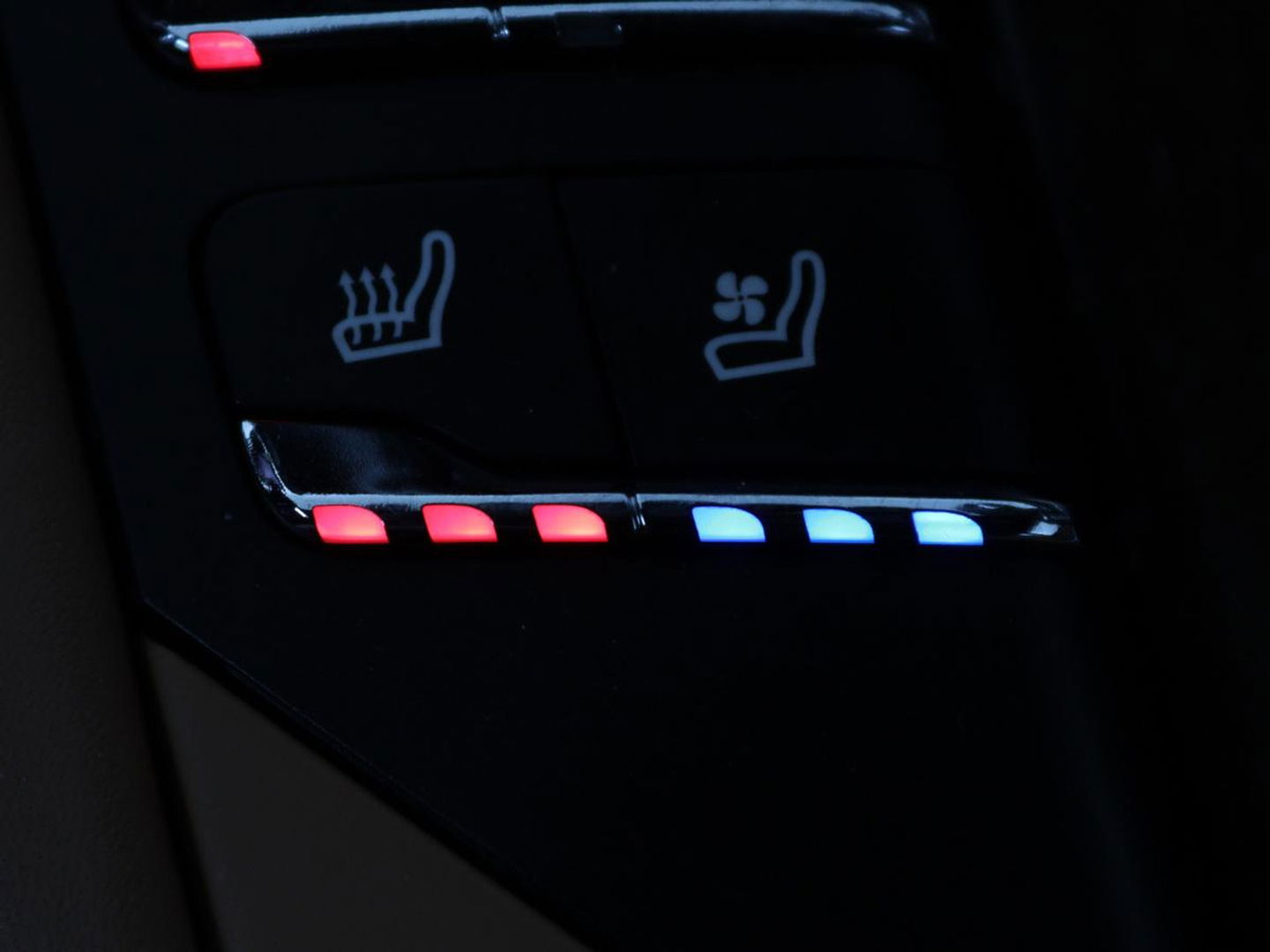 Porsche Cayenne 3.0 S E-Hybrid | Panoramadak | Stoelventilatie | Camera | Memory | Leder | BOSE Surround | Stuurverwarming | Keyless | Luchtvering | Trekhaak | Navigatie | Xenon