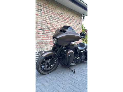 Harley Davidson 103 FLHX Streetglide Street Glide CVO mat bruin blackout