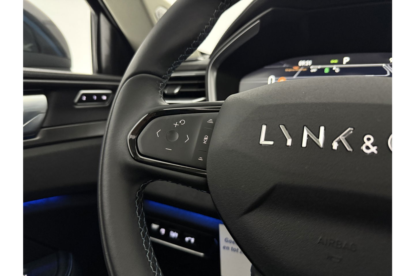 Lynk Co 01 1.5 262PK Hybride Pano LED Sfeerverl. Adaptive Cruise 360Camera Memory Virtual Carplay Clima Navi 20"LMV