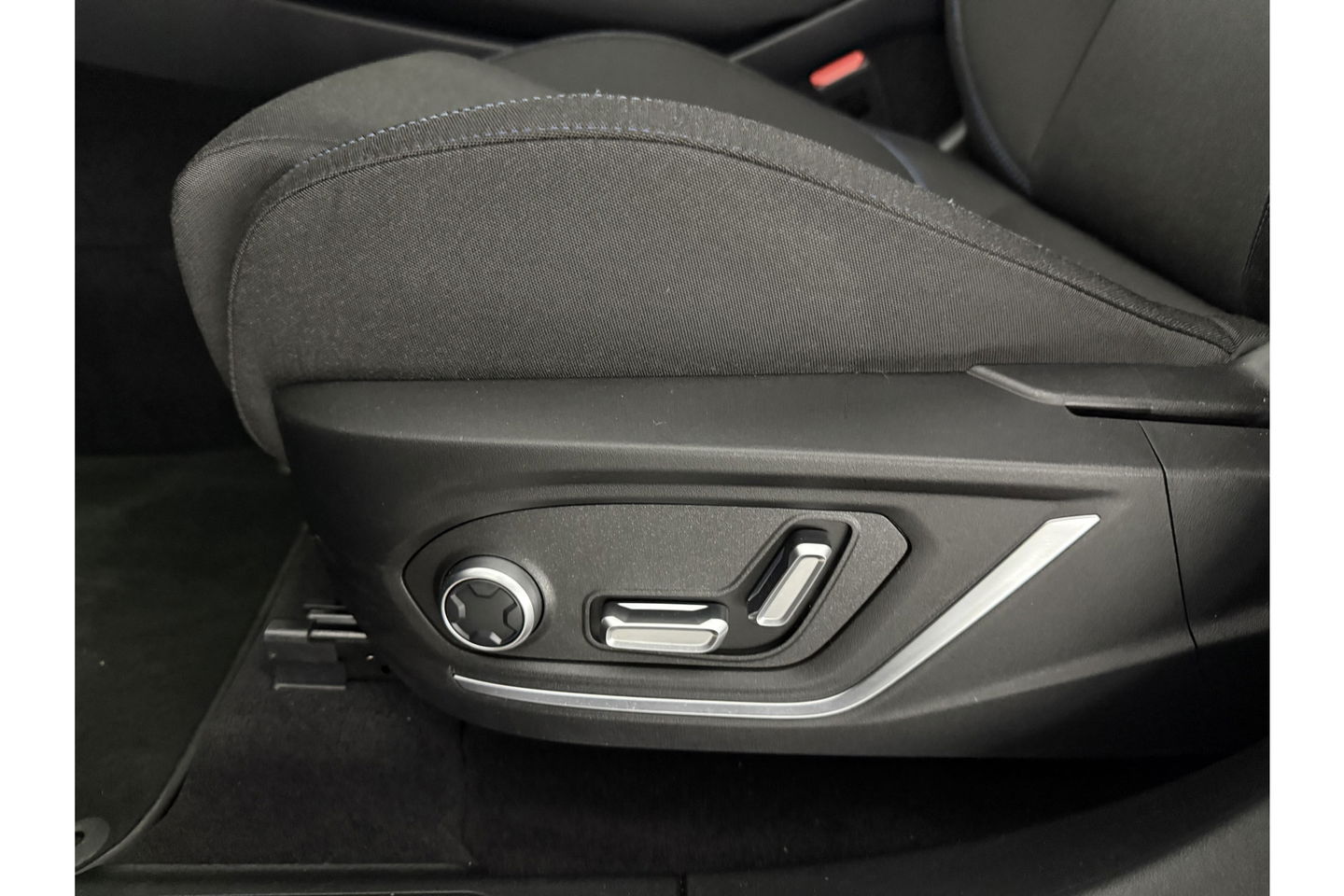 Lynk Co 01 1.5 262PK Hybride Pano LED Sfeerverl. Adaptive Cruise 360Camera Memory Virtual Carplay Clima Navi 20"LMV