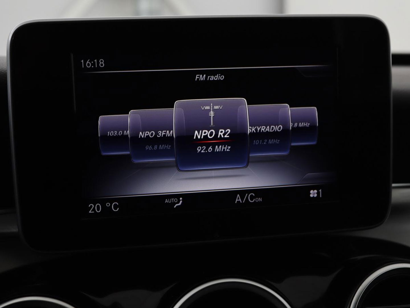 Mercedes-Benz C-Klasse 180 Avantgarde | Stoelverwarming | Trekhaak | Navigatie | Full LED | Park Assist | Climate control | Half leder | Cruise control | Bluetooth