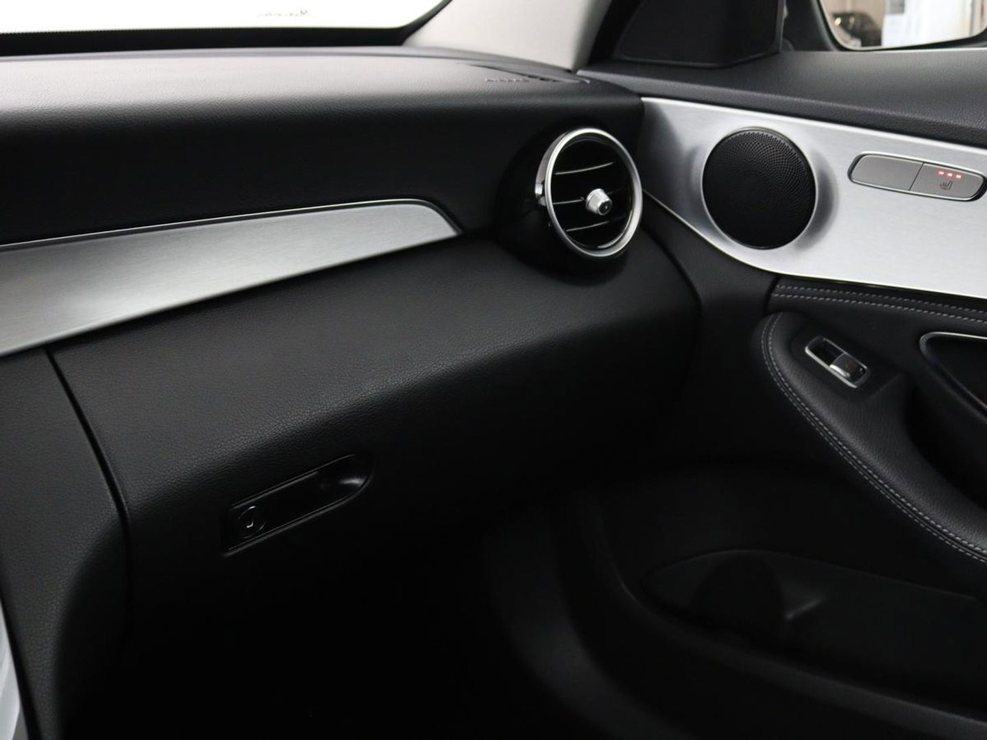 Mercedes-Benz C-Klasse 180 Avantgarde | Stoelverwarming | Trekhaak | Navigatie | Full LED | Park Assist | Climate control | Half leder | Cruise control | Bluetooth