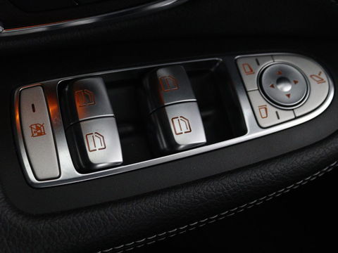 Mercedes-Benz C-Klasse 180 Avantgarde | Stoelverwarming | Trekhaak | Navigatie | Full LED | Park Assist | Climate control | Half leder | Cruise control | Bluetooth