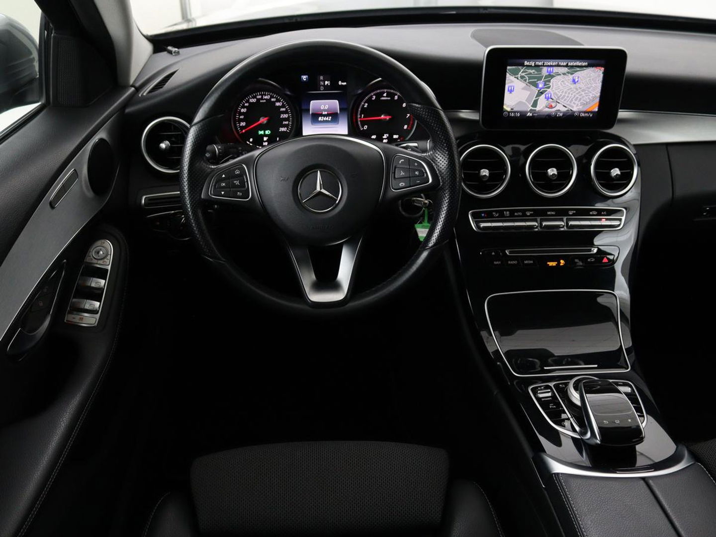 Mercedes-Benz C-Klasse 180 Avantgarde | Stoelverwarming | Trekhaak | Navigatie | Full LED | Park Assist | Climate control | Half leder | Cruise control | Bluetooth